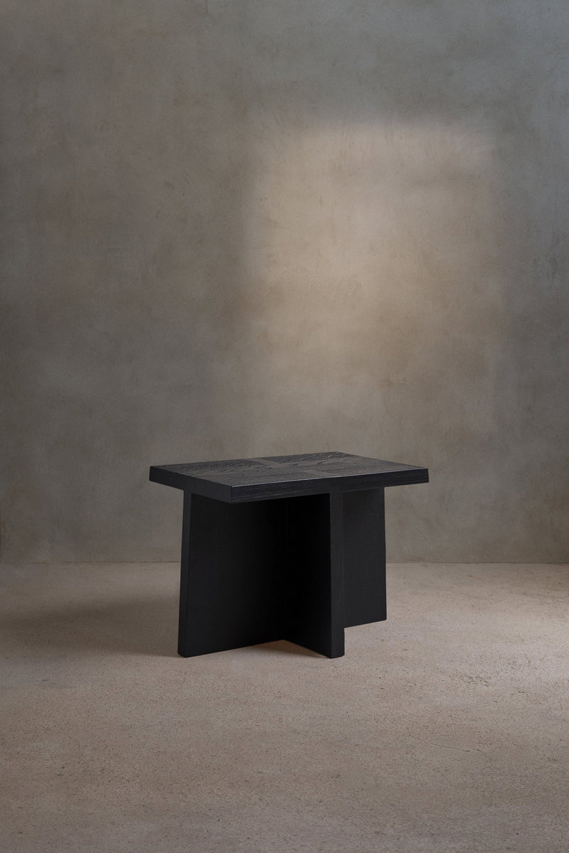 Duysen Side Table – Minimal Form, Subtle Strength