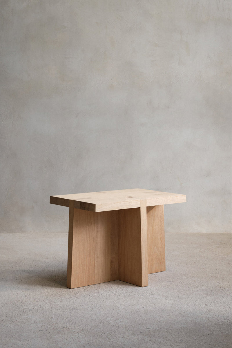 Duysen Side Table – Minimal Form, Subtle Strength