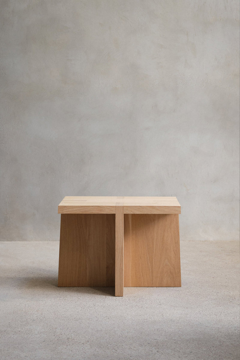 Duysen Side Table – Minimal Form, Subtle Strength
