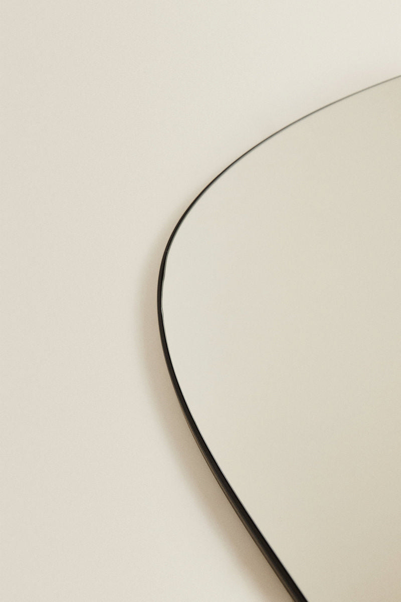 Tais Mirror – Soft Form, Subtle Elegance