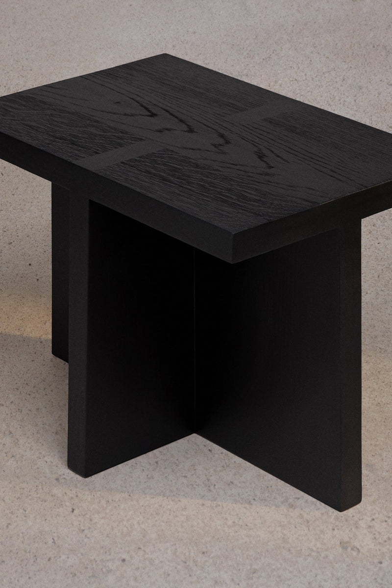 Duysen Side Table – Minimal Form, Subtle Strength