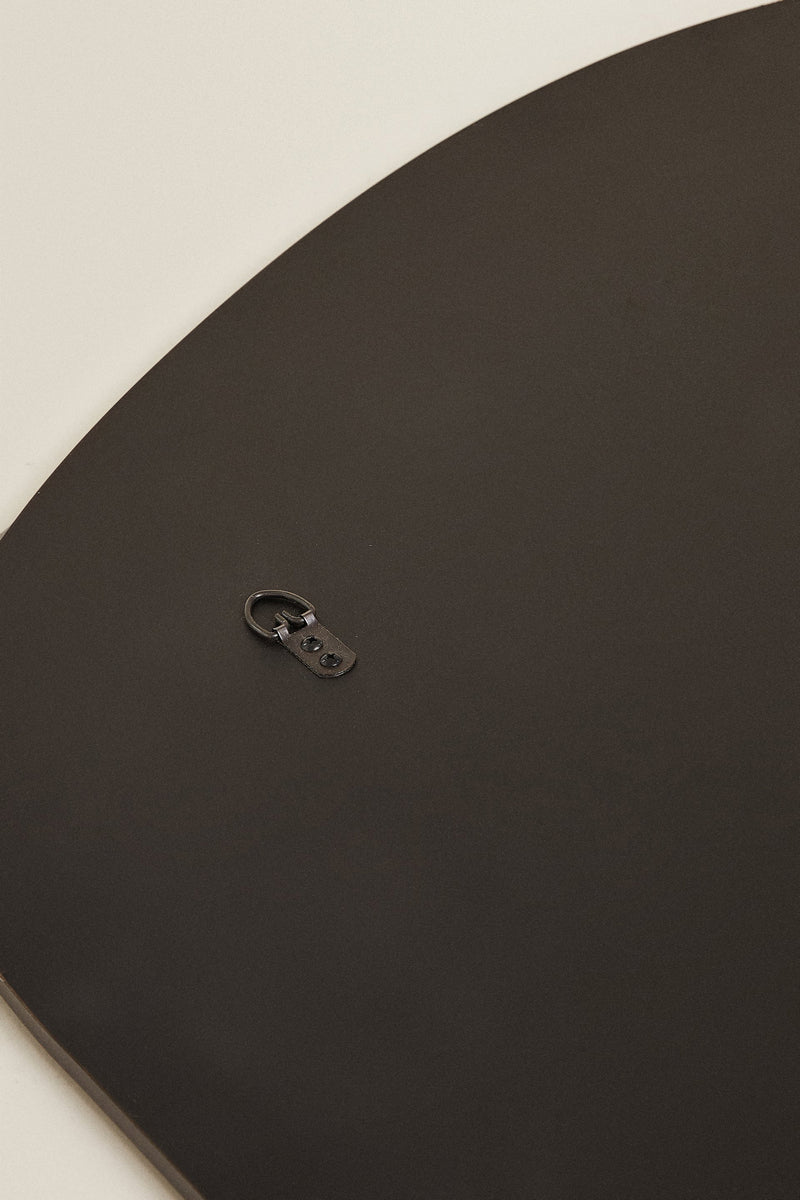 Tais Mirror – Soft Form, Subtle Elegance