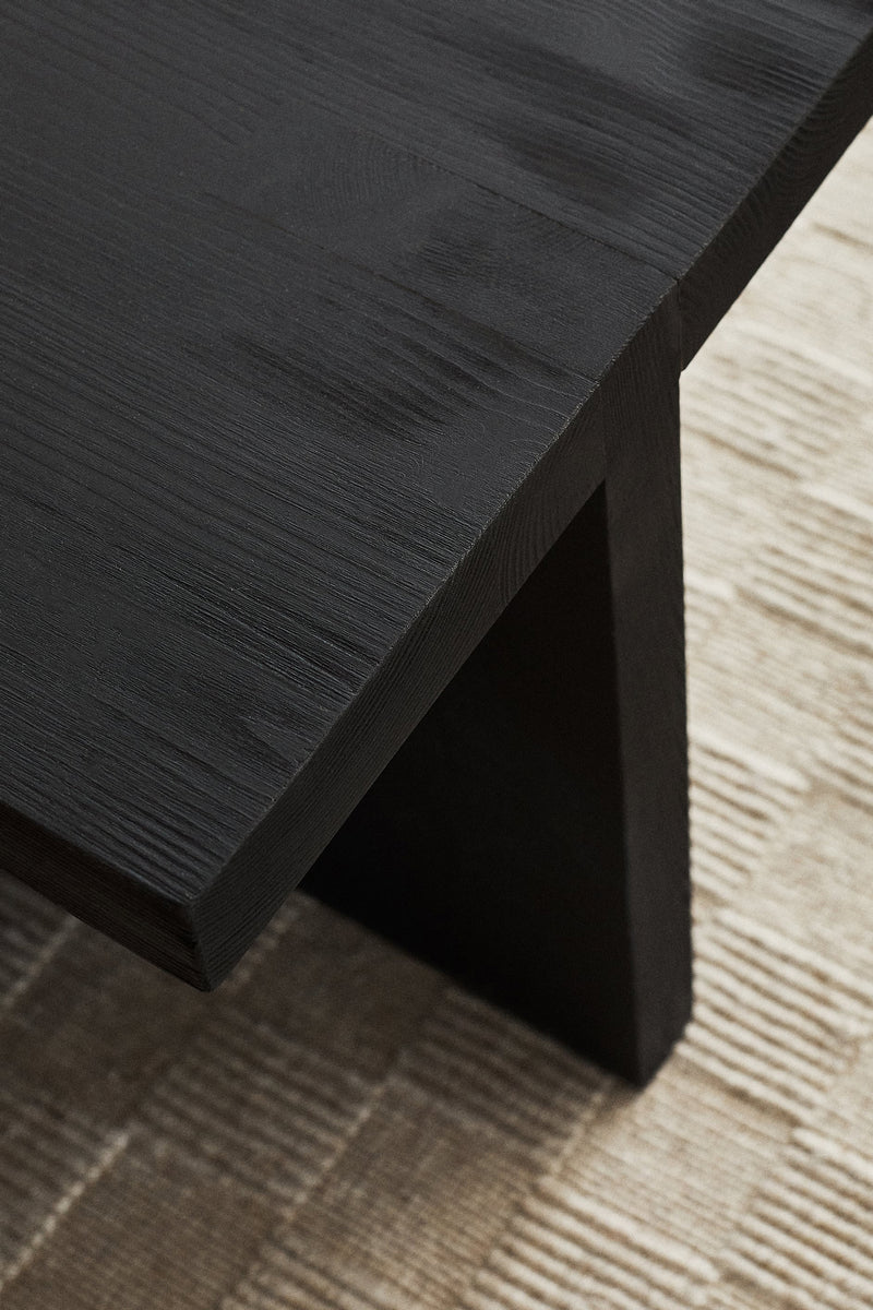 Duysen Side Table – Minimal Form, Subtle Strength
