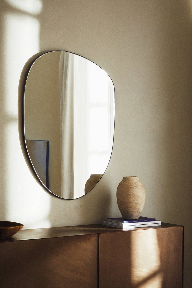 Tais Mirror – Soft Form, Subtle Elegance
