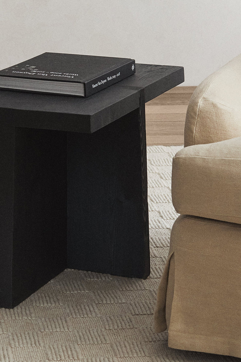 Duysen Side Table – Minimal Form, Subtle Strength