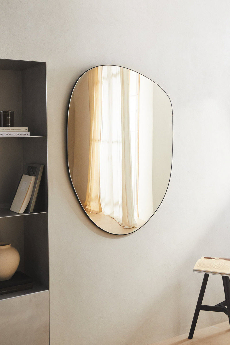 Tais Mirror – Soft Form, Subtle Elegance